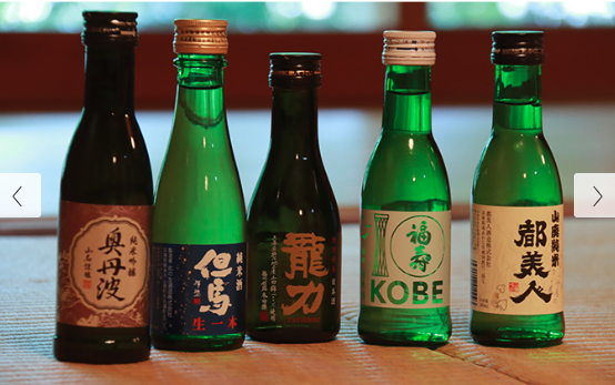 「兵庫五国」各地域のお酒を飲み比べられるセットの写真