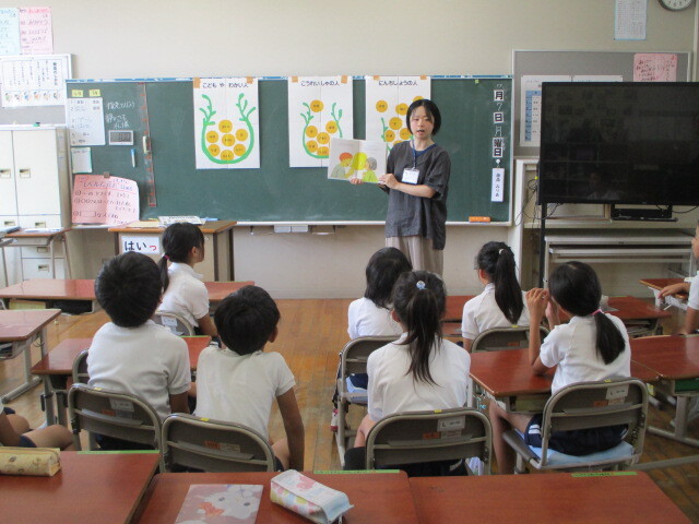 絵本の読み聞かせ