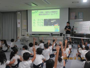 森林クイズに答えているところその2